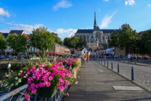 Que faire en Somme : La cathédrale Notre-Dame d'Amiens depuis le Pont de la Dodane
