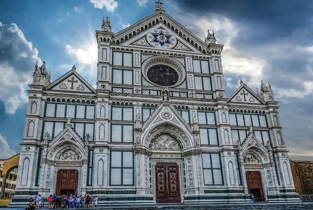 La basilique Santa Croce de Florence vue de face