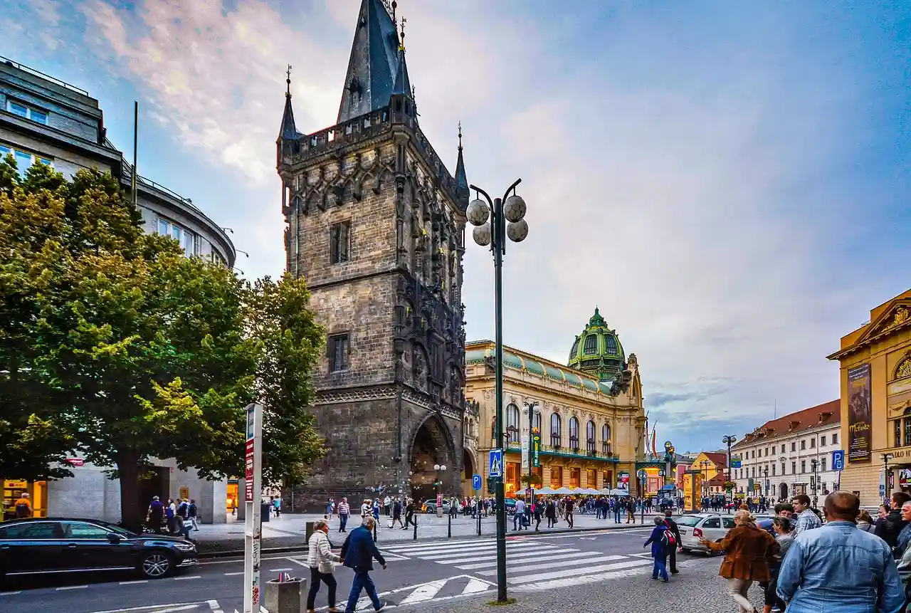 Prague - La Tour Poudrière dans le centre-ville historique